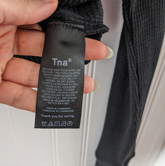 SOLD Aritzia Tna Glendale Waffle Longsleeve Top - Picture 7 of 16